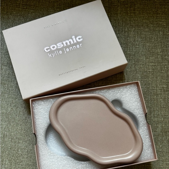 Kylie Cosmic Vanity Multipurpose Fragrance Tray - Picture 11 of 14